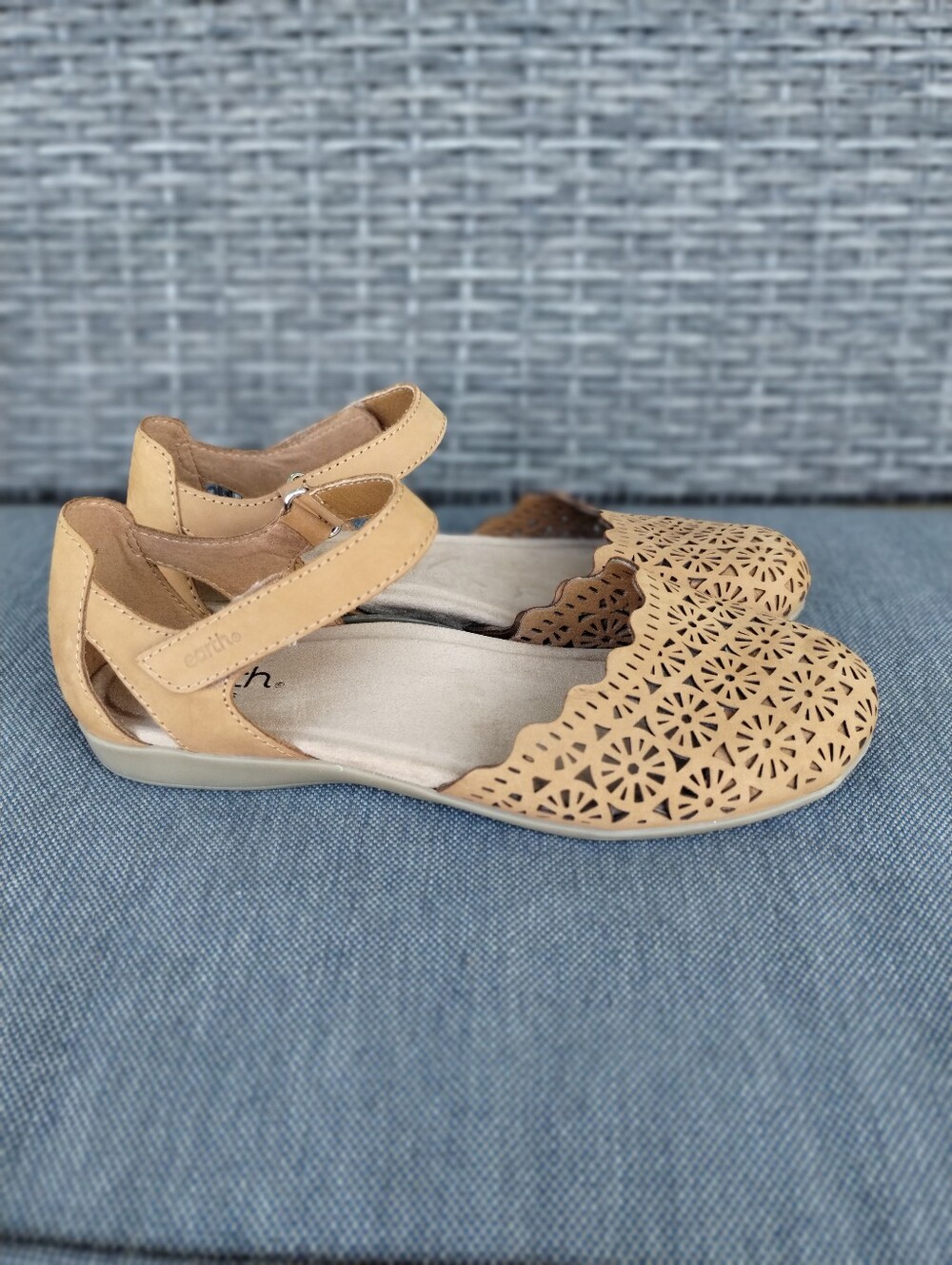Earth Origins Mary Jane Flats Women’s 10 W Tan Leather Laser Cut Comfort Shoes